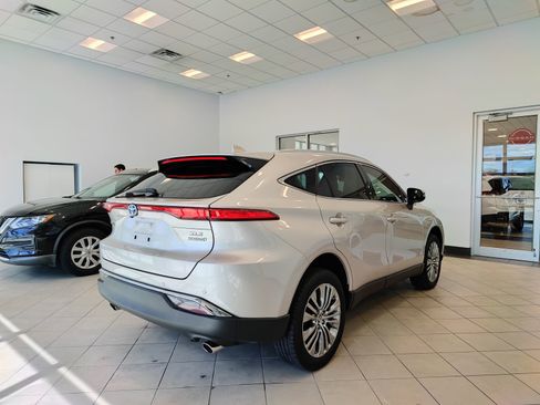 Used 2021 Toyota Venza XLE w/ Carpet Mat Package (TMS) AWD/4WD image 3