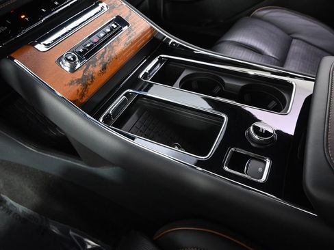 Certified 2025 Lincoln Aviator Black Label AWD/4WD image 32
