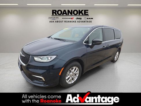 Used 2024 Chrysler Pacifica Touring-L image 1