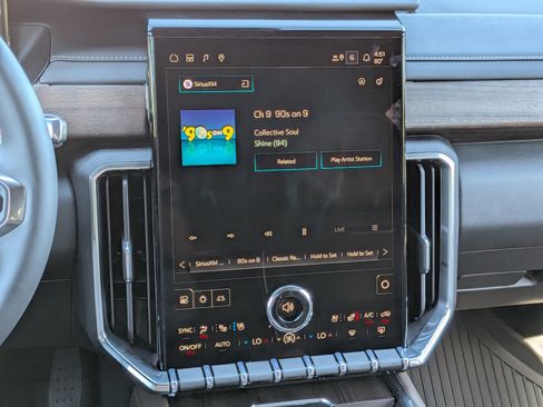 New 2026 GMC Acadia Denali Ultimate w/ LPO, Floor Liner Package image 19