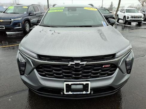 Used 2025 Chevrolet Trax RS image 2