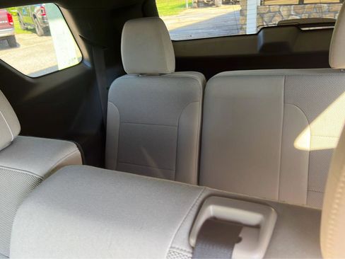 Used 2022 Chevrolet Traverse LS FWD image 16