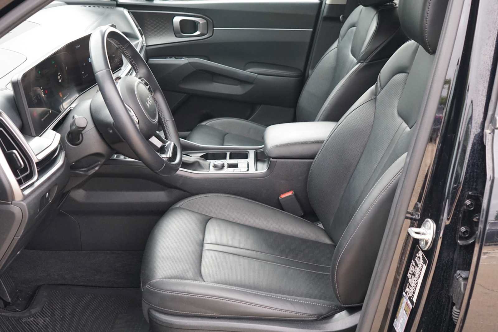 Used 2024 Kia Sorento S FWD image 8