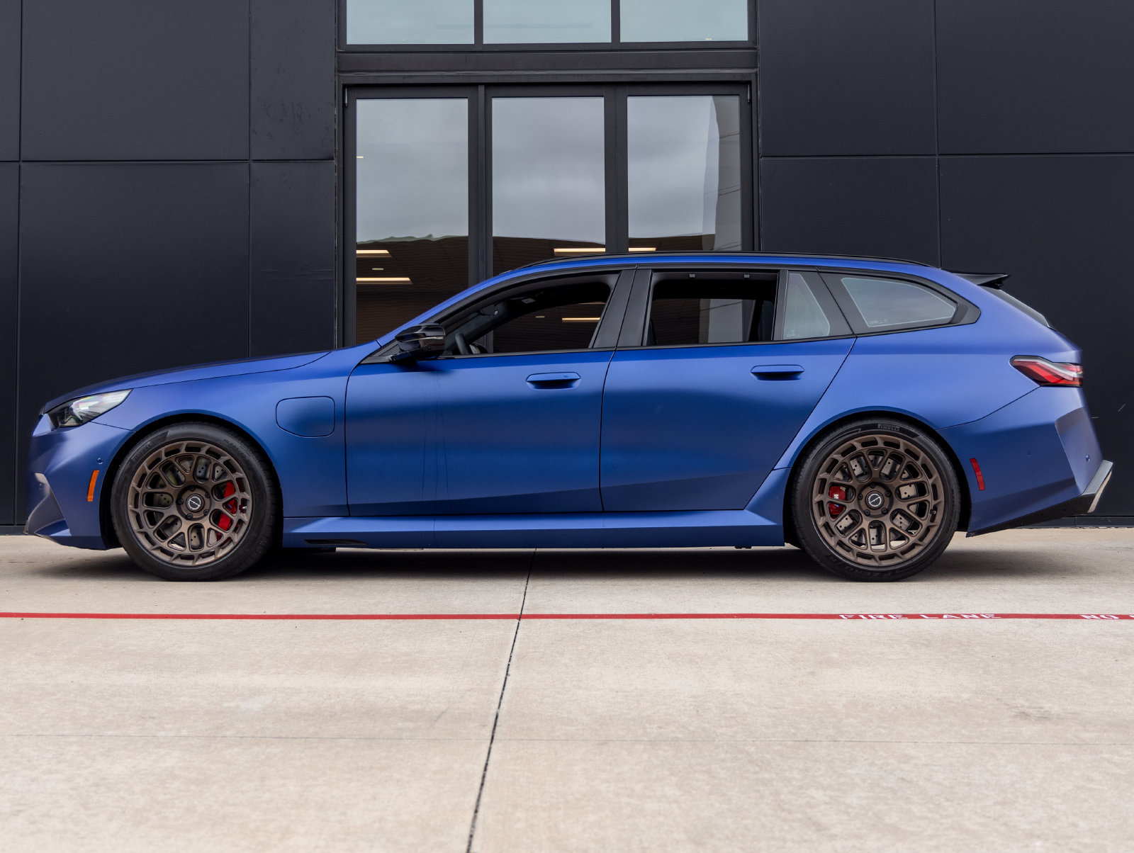 Used 2026 BMW M5 Touring AWD/4WD image 9