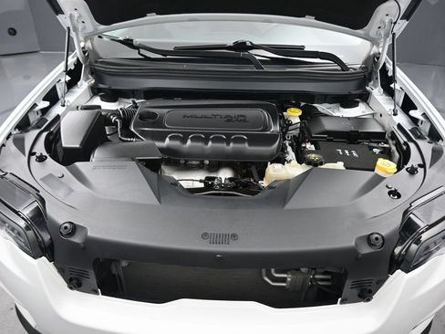 Used 2019 Jeep Cherokee Latitude Plus w/ Cold Weather Group AWD/4WD image 49