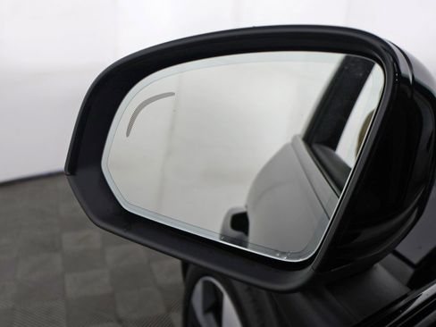 Used 2024 Volvo XC40 B5 Plus image 36