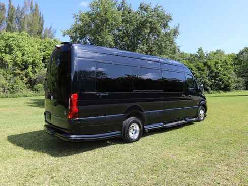 Used 2023 Mercedes-Benz Sprinter 3500 image 6