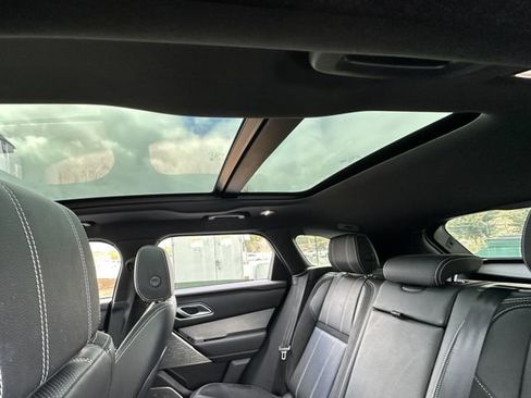 Used 2019 Land Rover Range Rover Velar R-Dynamic SE image 32