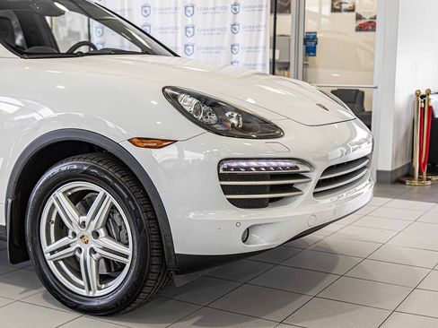 Used 2014 Porsche Cayenne Platinum Edition image 4