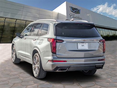 Used 2023 Cadillac XT6 Premium Luxury image 2