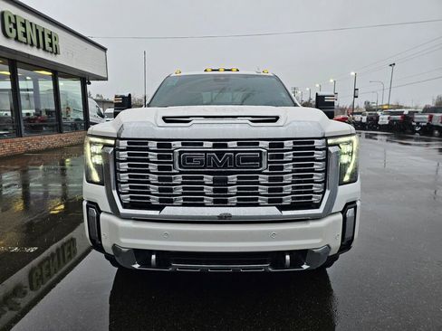 Used 2025 GMC Sierra 3500 Denali image 3