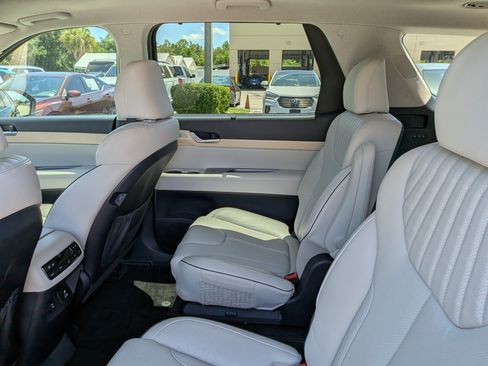 Used 2024 Hyundai Palisade Limited FWD image 15