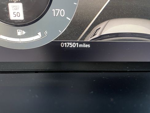 Certified 2024 Land Rover Range Rover Evoque Dynamic SE image 25