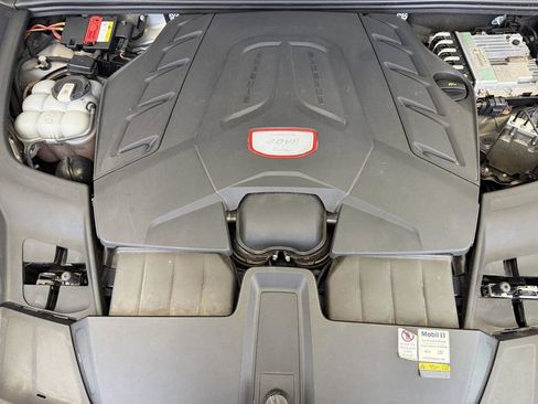 Certified 2022 Porsche Cayenne Turbo AWD/4WD image 27