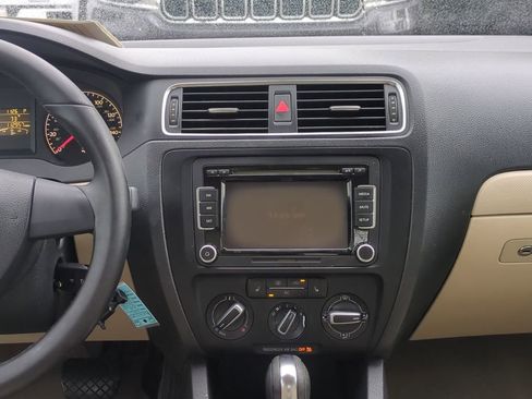 Used 2011 Volkswagen Jetta SE image 18