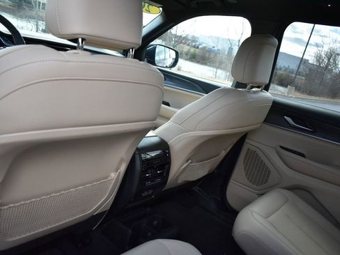 Used 2024 Jeep Grand Cherokee L Limited image 32