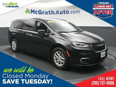 Used 2025 Chrysler Pacifica Select