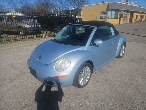 Used 2010 Volkswagen Beetle 2.5L Convertible image 1
