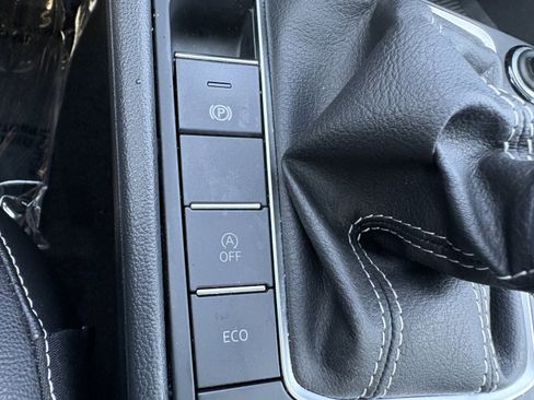 Used 2023 Volkswagen Jetta SE FWD image 18