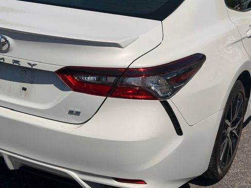 Used 2022 Toyota Camry SE image 17