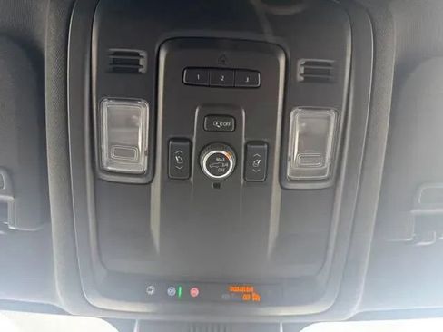 Used 2024 Chevrolet Suburban Premier AWD/4WD image 30