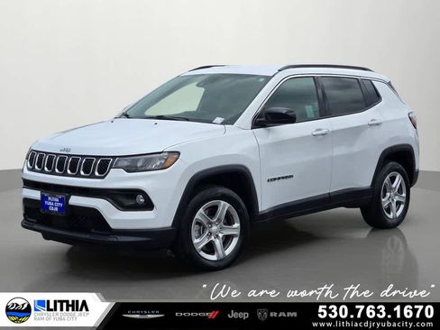 Used 2024 Jeep Compass Latitude w/ Altitude Special Edition AWD/4WD image 1