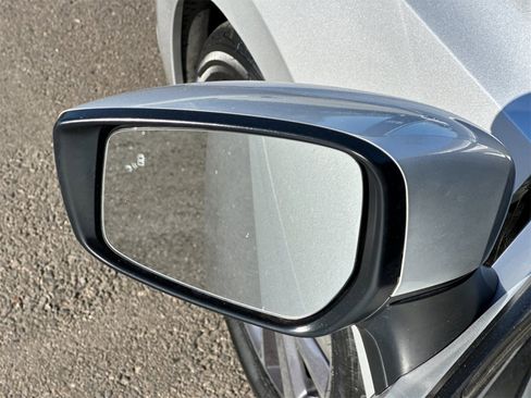 Used 2020 Nissan Versa SV image 9