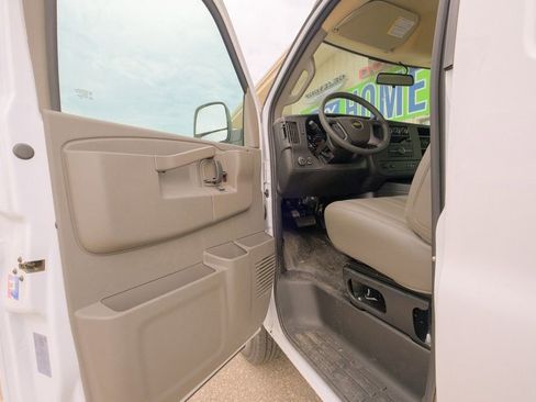 Used 2025 Chevrolet Express 2500 w/ Driver Convenience Package image 22