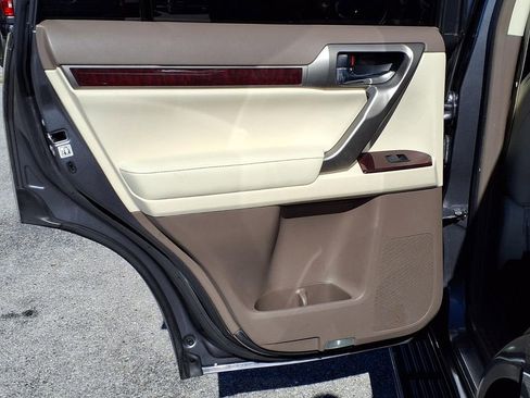 Used 2019 Lexus GX 460 Premium w/ Premium Package image 21