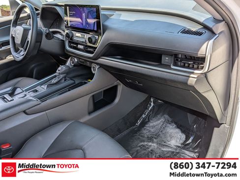 Certified 2024 Toyota Grand Highlander AWD image 37
