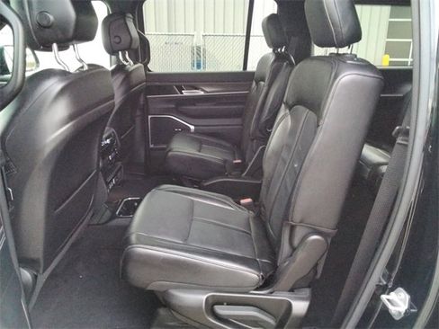 Used 2024 Jeep Wagoneer L Series II image 10