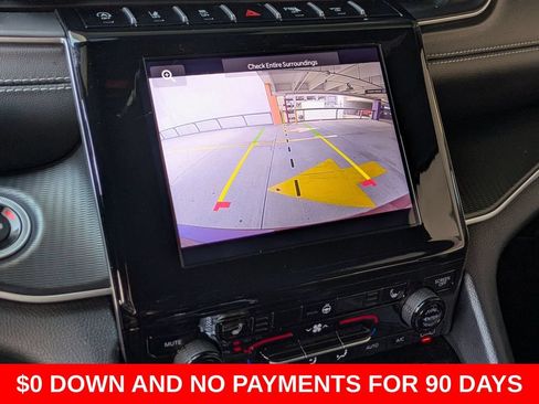 Used 2025 Jeep Grand Cherokee Altitude AWD/4WD image 16