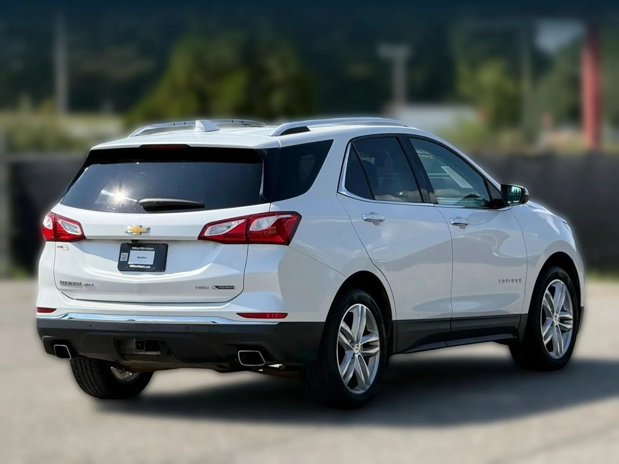 Used 2018 Chevrolet Equinox Premier w/ Premier True North Edition AWD/4WD image 9
