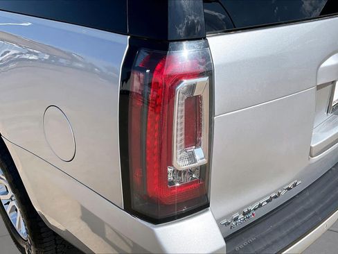 Used 2018 GMC Yukon XL SLT w/ Open Road Package AWD/4WD image 27