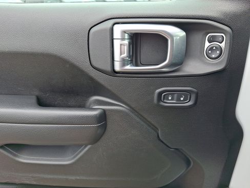 Used 2025 Jeep Wrangler Unlimited Rubicon image 12