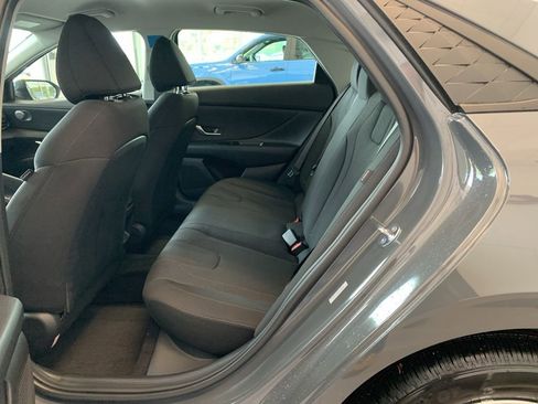 New 2025 Hyundai Elantra SE image 6