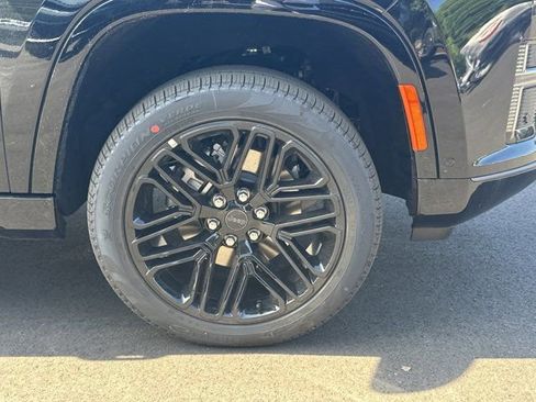 New 2026 Jeep Grand Wagoneer Limited AWD/4WD image 13