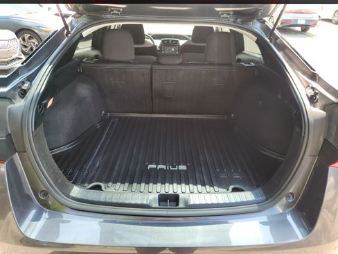 Used 2022 Toyota Prius LE AWD/4WD image 18