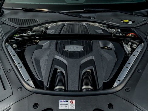Used 2018 Porsche Panamera 4S AWD/4WD image 39