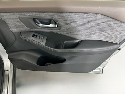 Used 2023 Nissan Rogue SV image 29