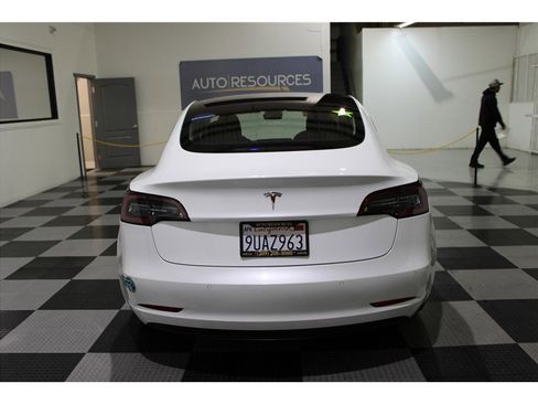 Used 2018 Tesla Model 3 Long Range image 5