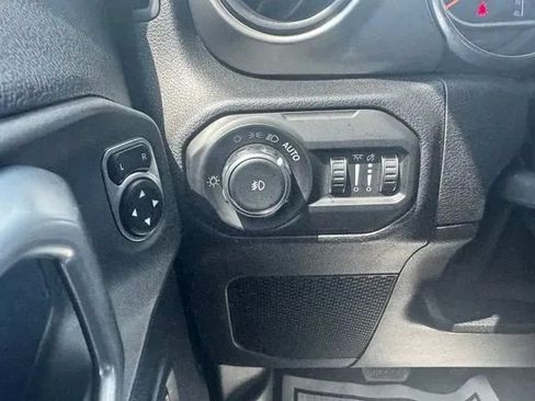 Used 2021 Jeep Wrangler Sport AWD/4WD image 18