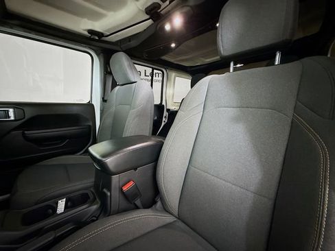 Used 2024 Jeep Wrangler Unlimited image 19