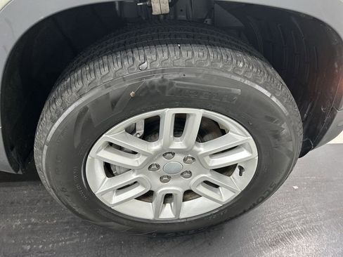 Used 2025 Land Rover Defender 90 S AWD/4WD image 9