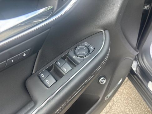 Used 2022 Buick Envision Avenir w/ Technology Package II AWD/4WD image 16