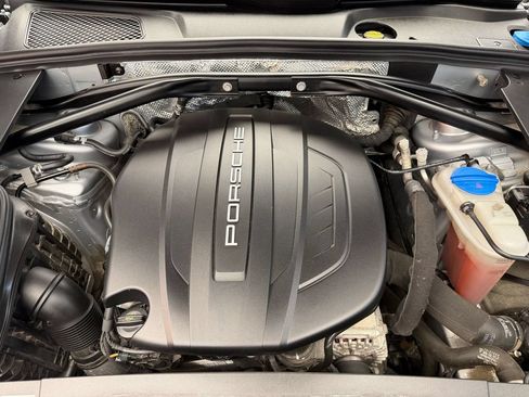 Used 2017 Porsche Macan AWD/4WD image 17