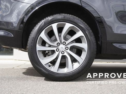 Used 2025 Land Rover Discovery Sport Dynamic SE image 32