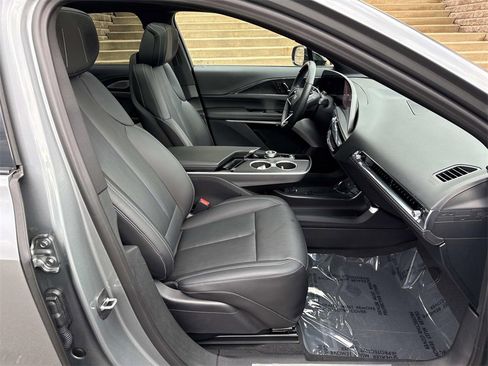 Used 2024 Cadillac Lyriq Luxury image 11