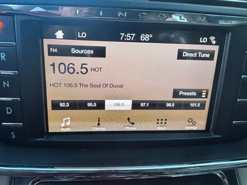 Used 2017 Lincoln Continental Premiere image 28