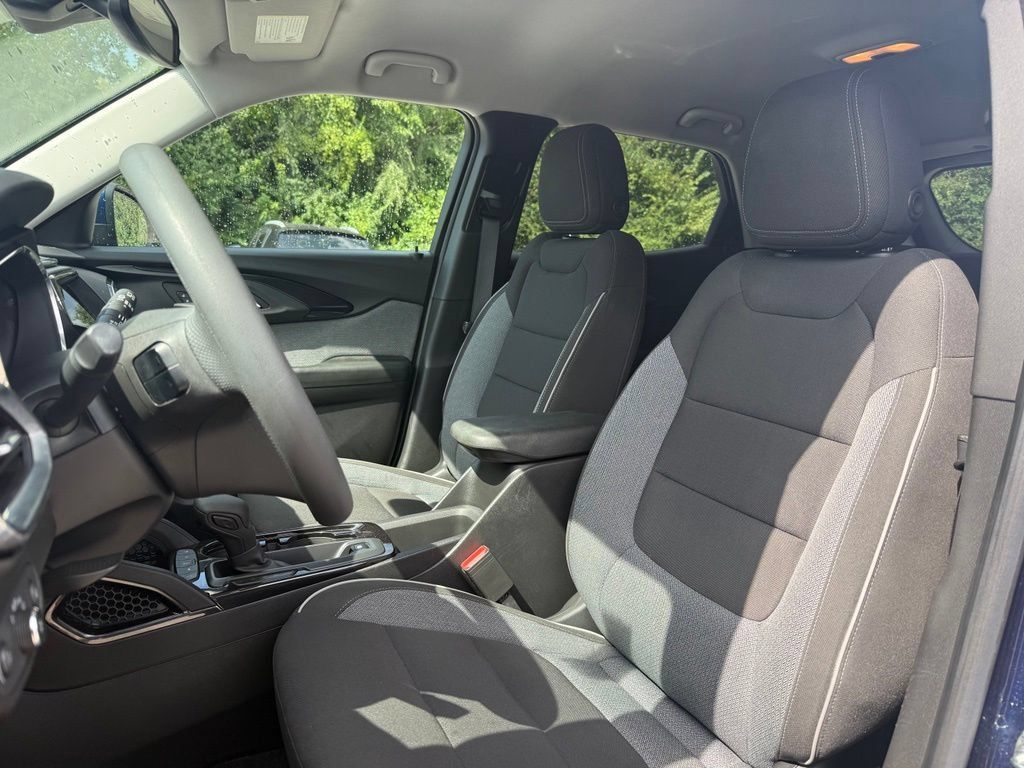 Used 2023 Chevrolet TrailBlazer LT w/ Convenience Package FWD image 9